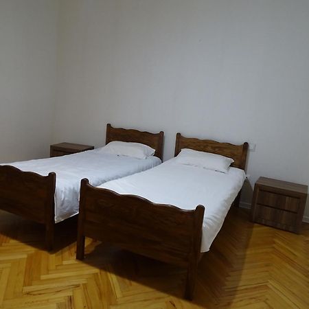 Vake Super Quiet And Comfy Apartment With A Yard Тбилиси Екстериор снимка