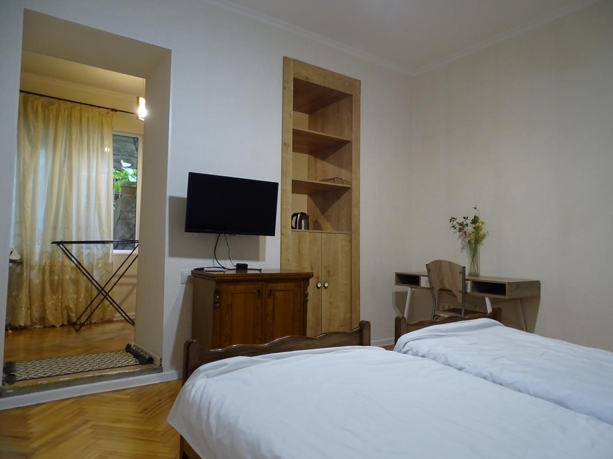 Vake Super Quiet And Comfy Apartment With A Yard Тбилиси Екстериор снимка